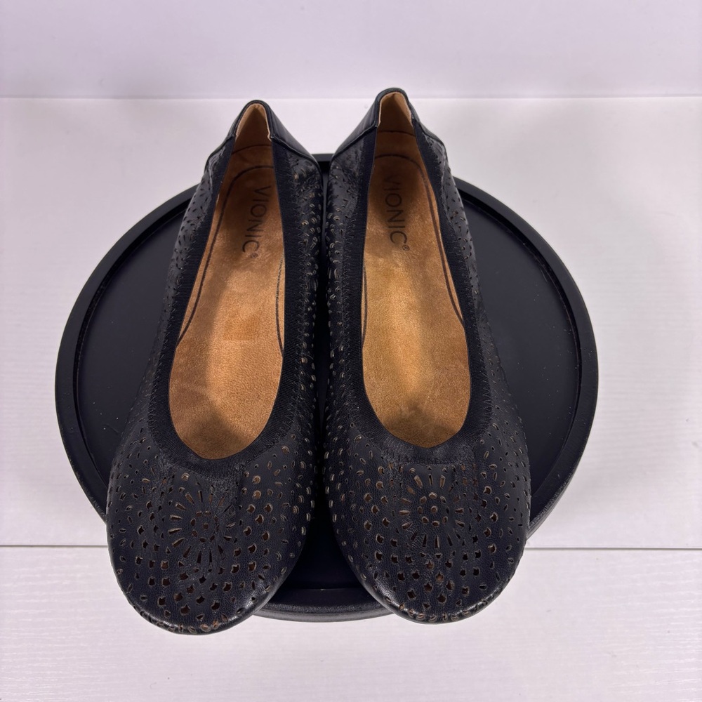 Vionic Women's Black Laser Cut Ballet Flats Size 7M